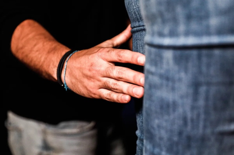 Jovem denuncia patrão por importunação sexual