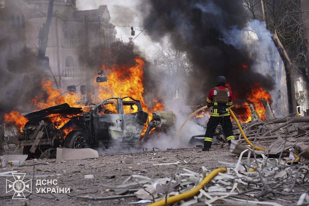Rússia lança mísseis contra Ucrânia e deixa 32 mortos e mais de 80 feridos em Sumy