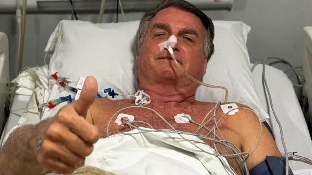 Bolsonaro passa por cirurgia de emergência de quase 12 horas; Michelle confirma sucesso do procedimento