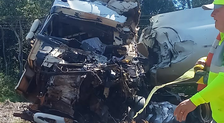 Acidente entre três carretas deixa um morto e feridos na BR-163 em Lucas do Rio Verde