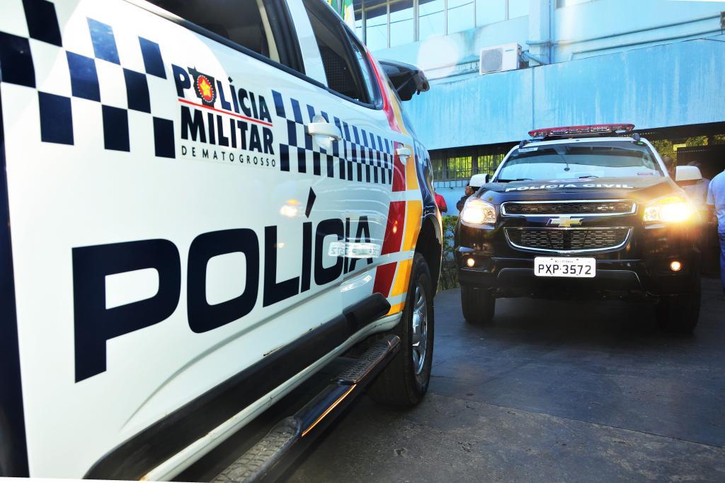 Jovem e adolescente são mortos a facadas e suspeito está foragido