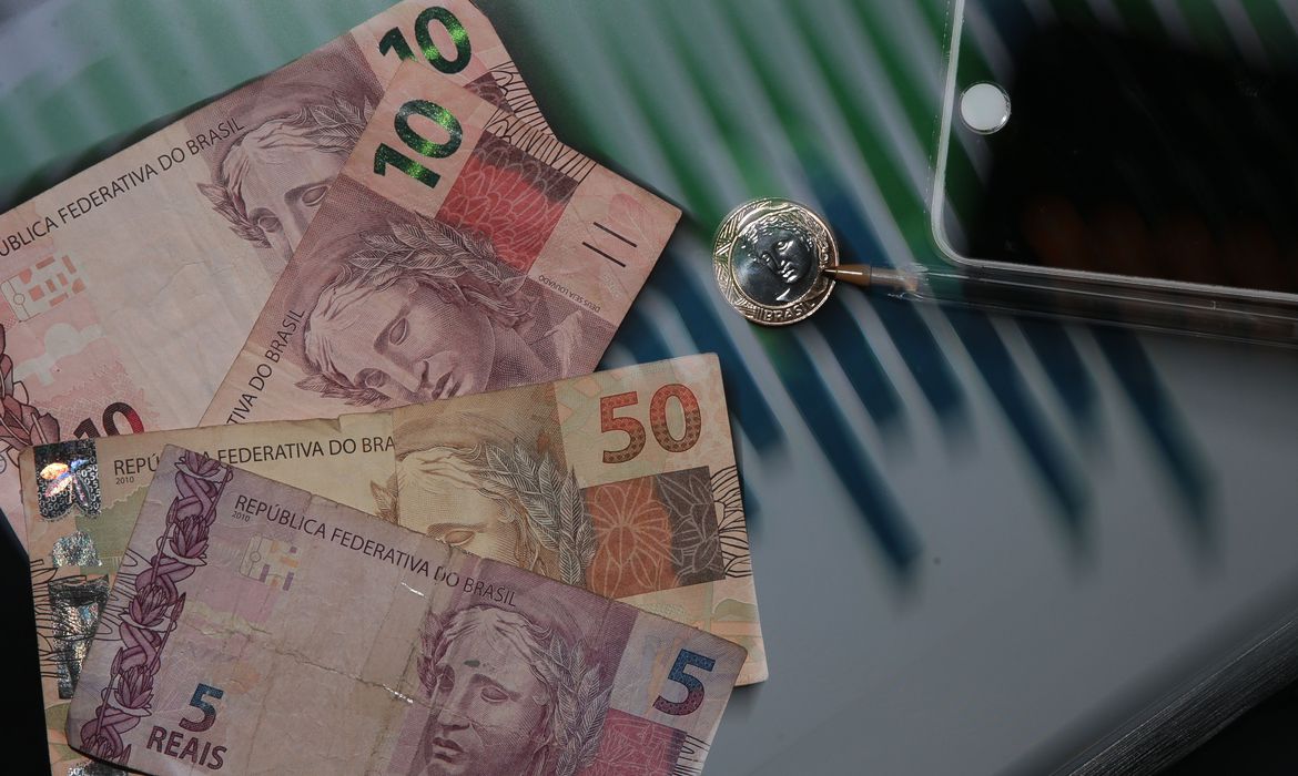 Redução da jornada para 40 horas pode aumentar em até R$ 4 bi despesas públicas com pessoal