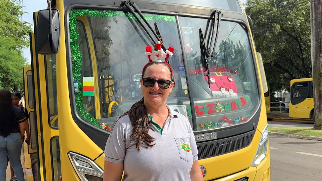 Motorista decora ônibus para o Natal e encanta passageiros em Sorriso