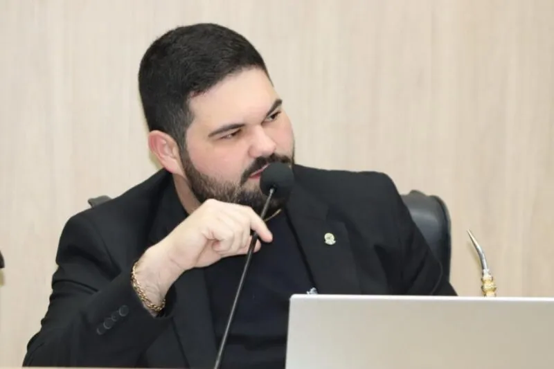 Presidente da Câmara Iago Mella quer implantação de uma biblioteca sobre rodas em Sorriso