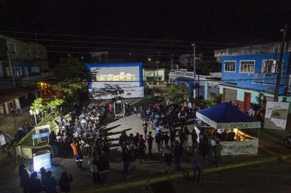 Hoje tem cinema na praça em Colíder