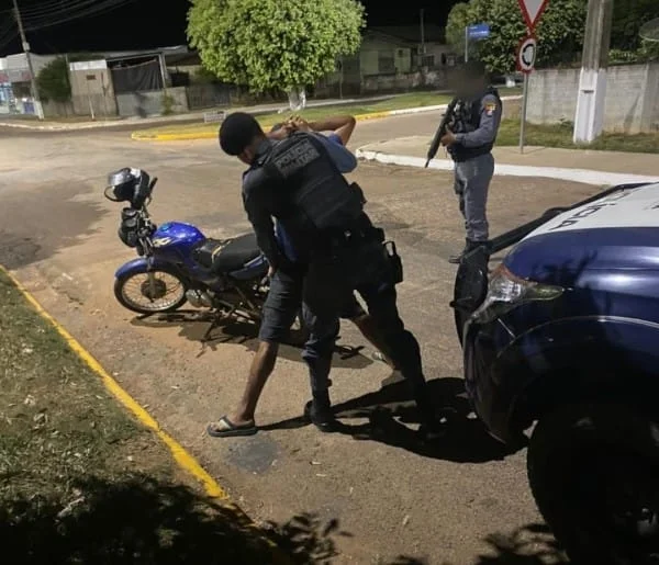 Jovem é preso em Nova Canaã por posse de droga e direção perigosa