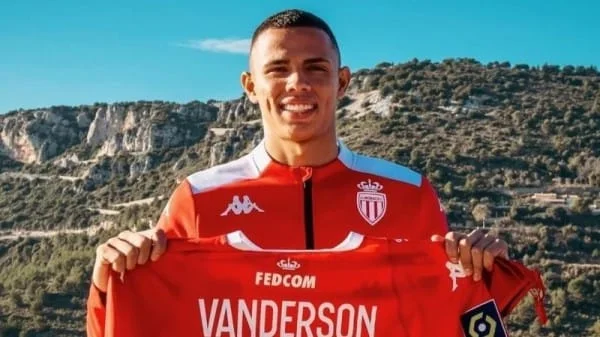 Jogador de Rondonópolis é convocado para a Seleção Brasileira de Futebol