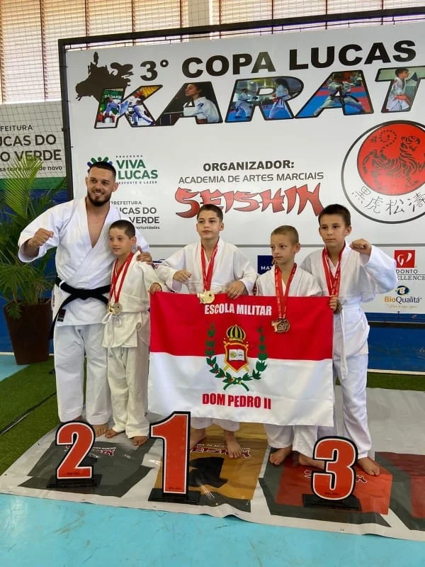 Atletas de Colíder se destacam na Copa Lucas do Rio Verde de Karatê