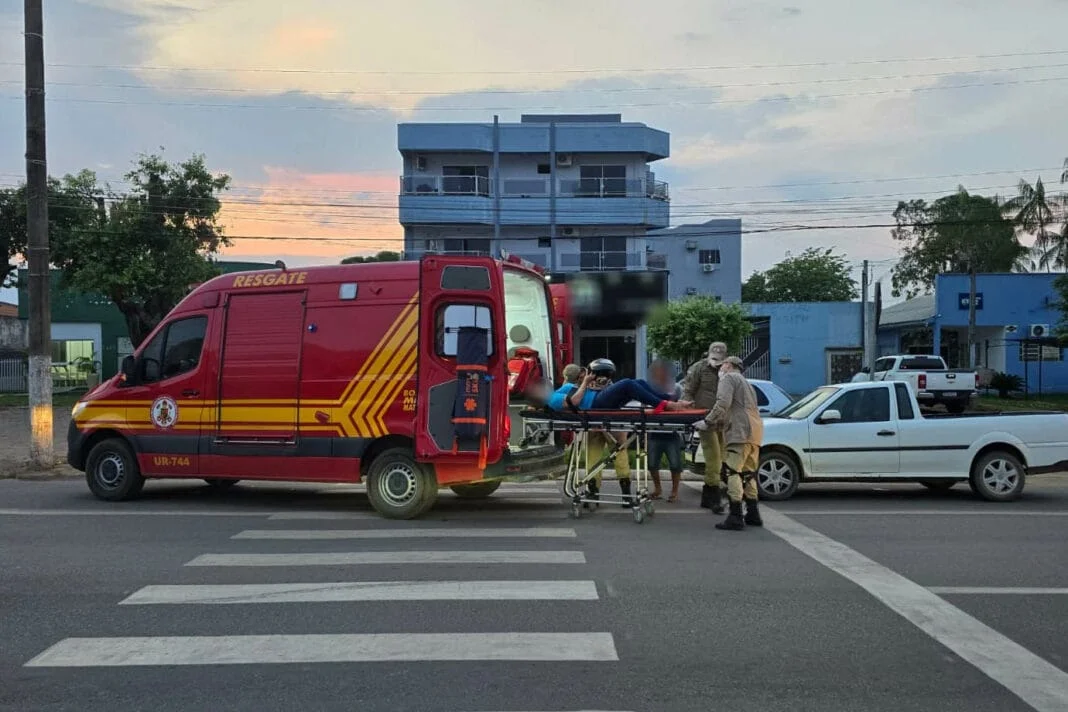 Alta Floresta: motociclista é socorrida após parar em faixa para dar preferencia à pedestre e ser atingida por veículo
