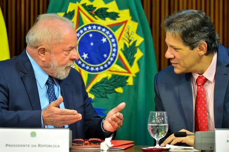 Sob Lula, Brasil amarga o maior rombo de estatais do século