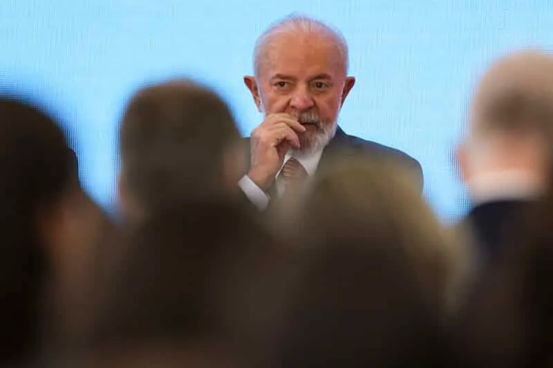 Médico de Lula se pronuncia e revela detalhes de como foi queda do presidente