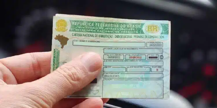 Projeto de Lei que suspende CNH de criminosos avança no Senado