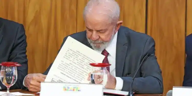 Aposentadoria aos 55 Anos: Novas Regras para Trabalhadores Expostos a Riscos