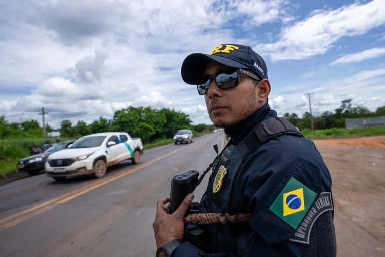 PRF inicia Operação Proclamação da República com foco no uso do cinto de segurança