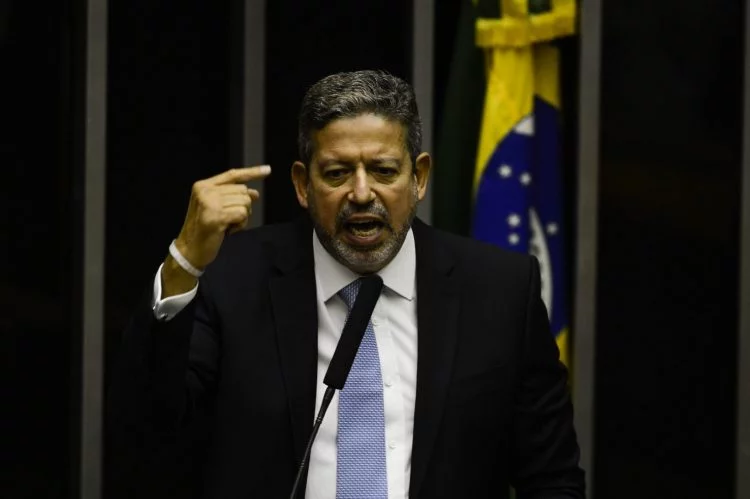 Arthur Lira orienta deputados indiciados a não deporem na PF