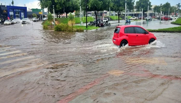 Forte Chuva Provoca Alagamentos e Transtornos em Sinop