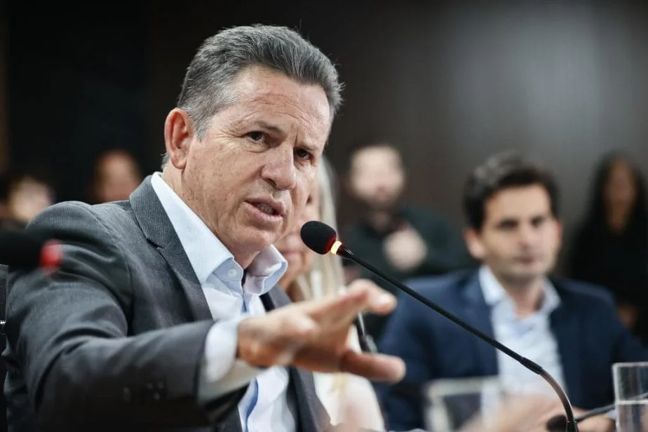 Governo de MT Proíbe Uso de Celulares nas Escolas Estaduais