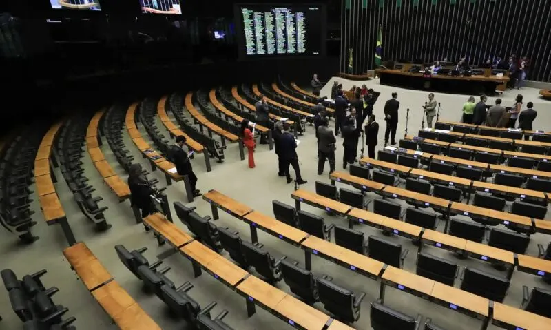 Câmara dos Deputados Aprova Cadastro de Pedófilos e Castração Química para Condenados