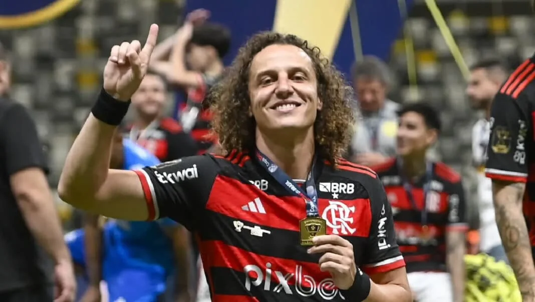 Flamengo anuncia saída do zagueiro David Luiz