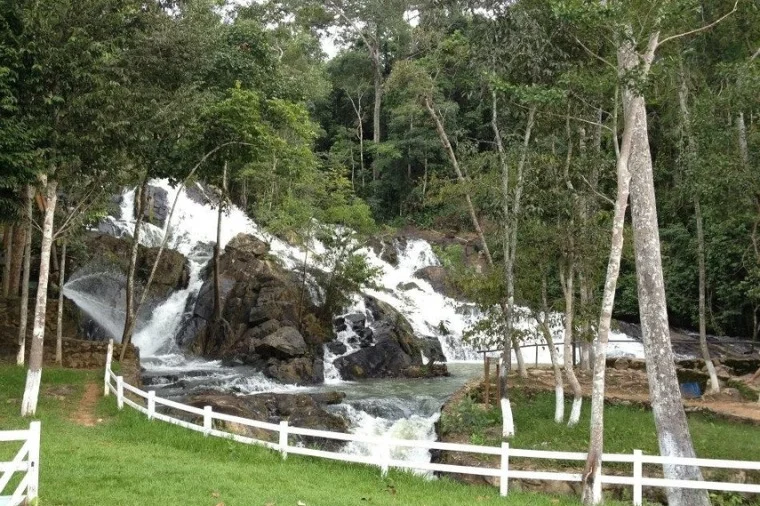 Cachoeira do Mercúrio é considerada imprópria para banho: Promotoria alerta sobre riscos à saúde
