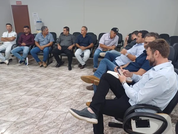 Prefeito Rodrigo Benassi discute novos projetos e reforça parcerias em reunião com vereadores