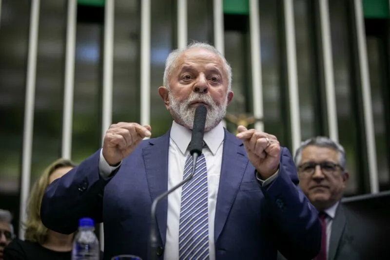 Lula veta pensão para crianças com microcefalia e revolta mães