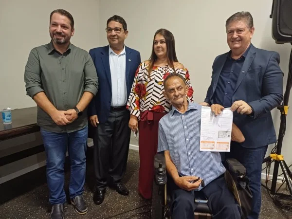 Associação dos Deficientes de Colíder ganha veículo para transporte dos associados