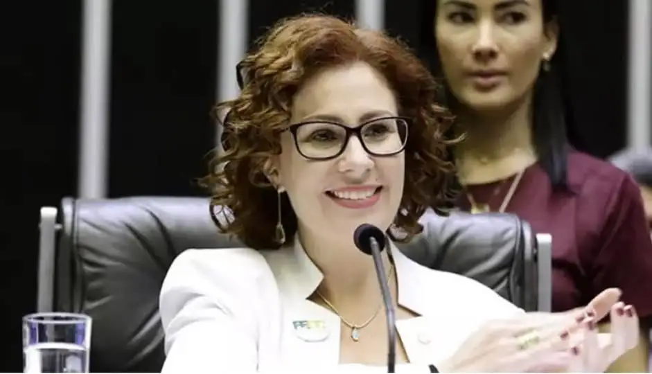 TRE-SP cassa mandato de Carla Zambelli e decreta inelegibilidade