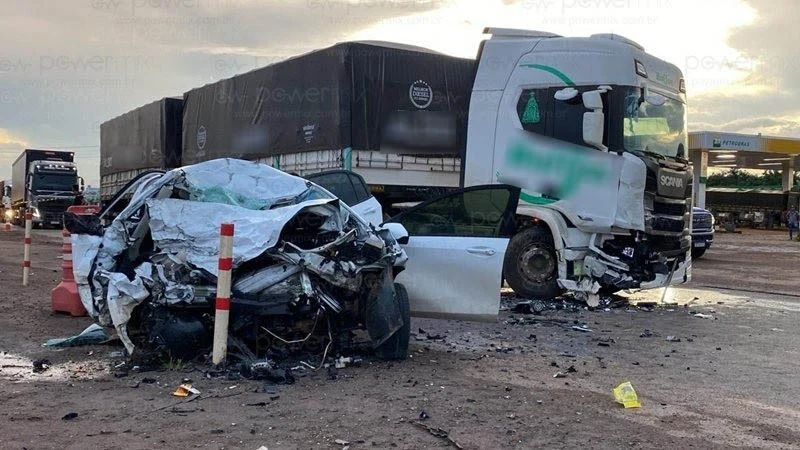 Tragédia na BR-163: Idosa e duas crianças morrem em Colisão Fatal deixa entre Onix e Carreta