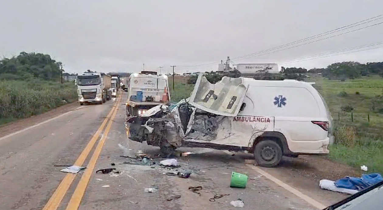 Colisão Entre Ambulância e Caminhão Deixa Feridos na MT-208
