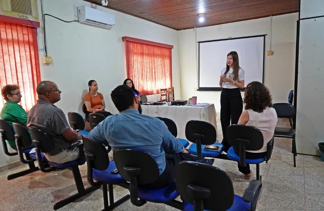 Secretária de Assistência Social Michele Schenkel realiza reunião sobre destinação de recursos ao Fundo da Criança e do Adolescente e ao Fundo da Pessoa Idosa