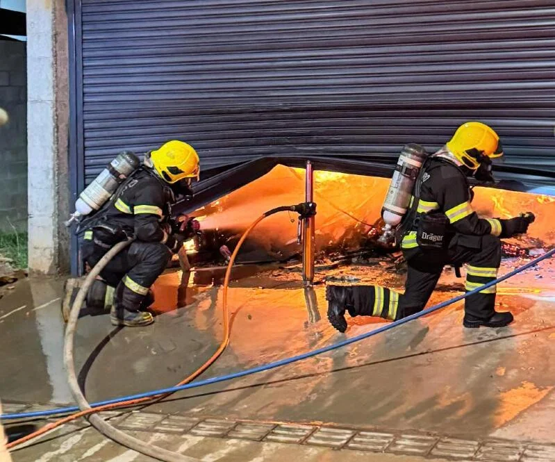 Bombeiros controlam incêndio em indústria de móveis em Sorriso