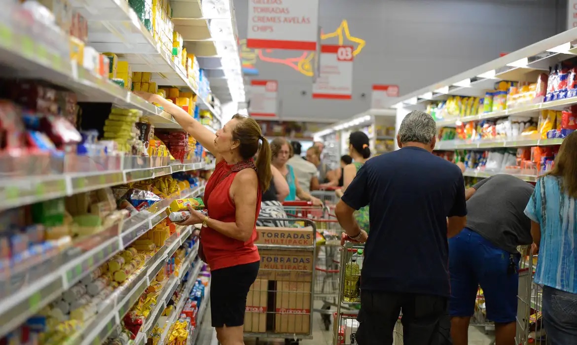 Cuiabá tem a 2ª cesta básica mais cara do Brasil, aponta Dieese