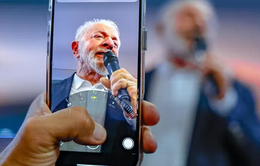 Novo tenta barrar R$763 milhões para autopromoção de Lula