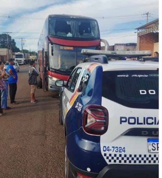 Passageiro escapa de facada no peito dentro de ônibus em Alto Garças