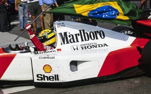 Capacete histórico de Senna é vendido por R$ 3,4 milhões em leilão beneficente