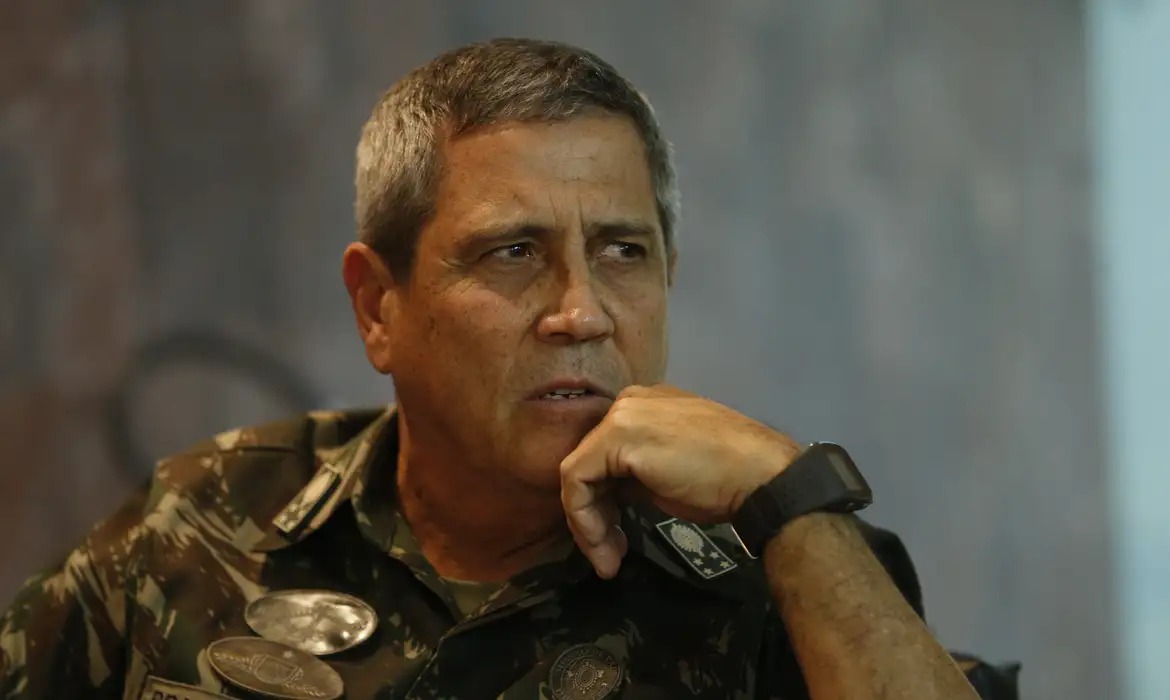 Moraes libera Braga Netto para estudar dentro da prisão