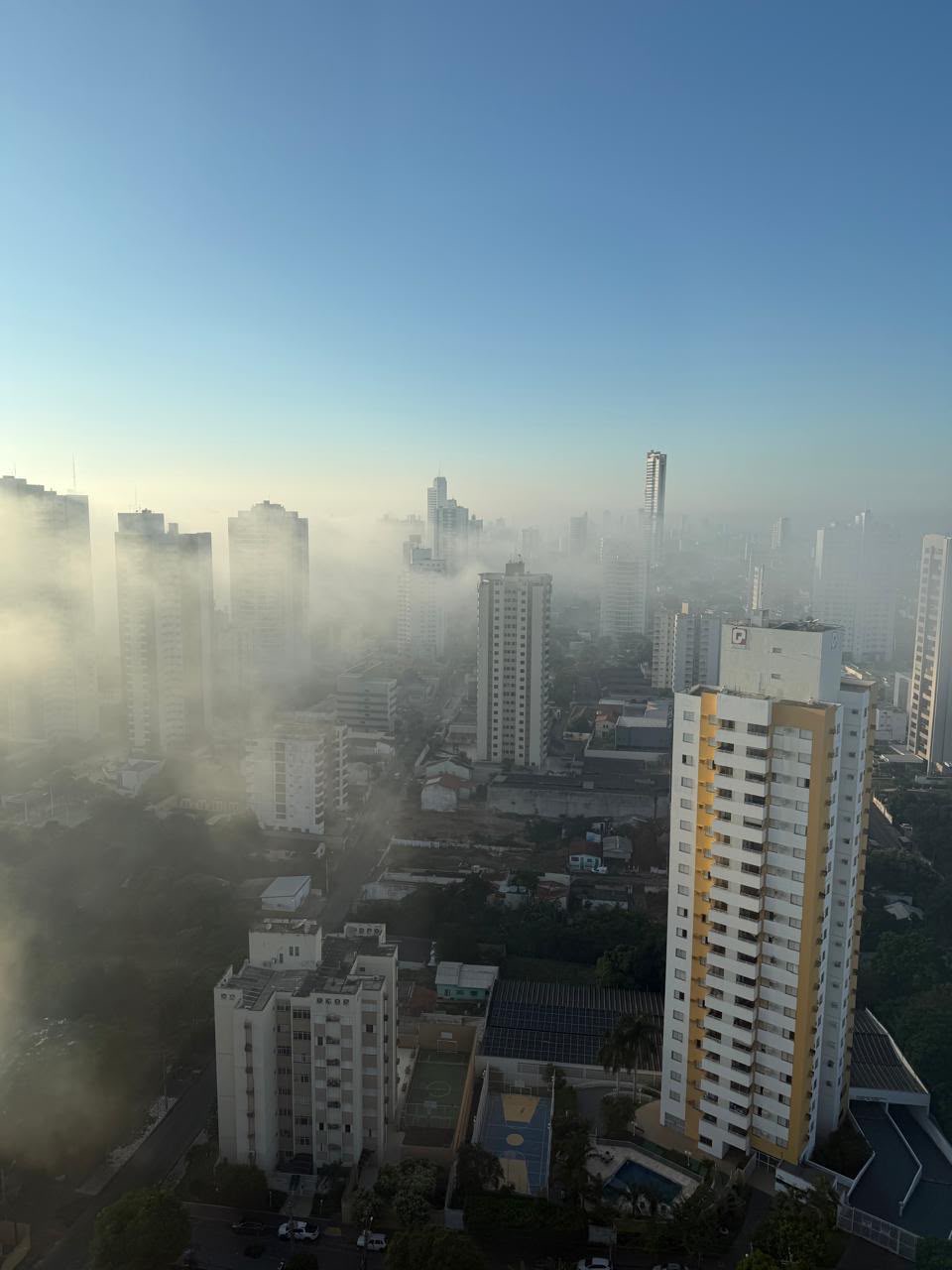 Cuiabá amanhece coberta por neblina e registra cenário cinematográfico; veja imagens