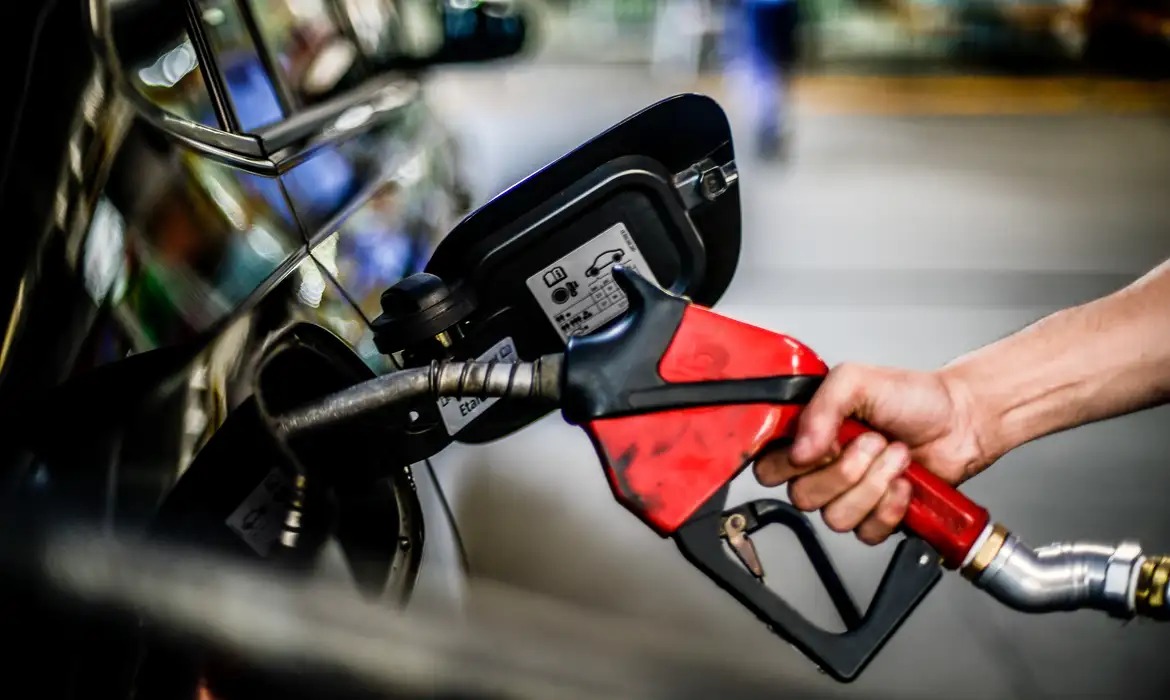 Governo aprova o aumento da mistura do etanol na gasolina para 32%