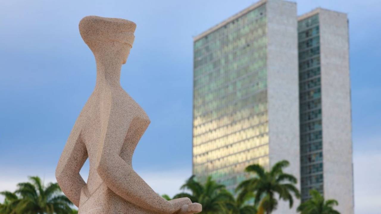 67% reprovam o Congresso Nacional e 52,3% rejeitam o STF, mais que Lula