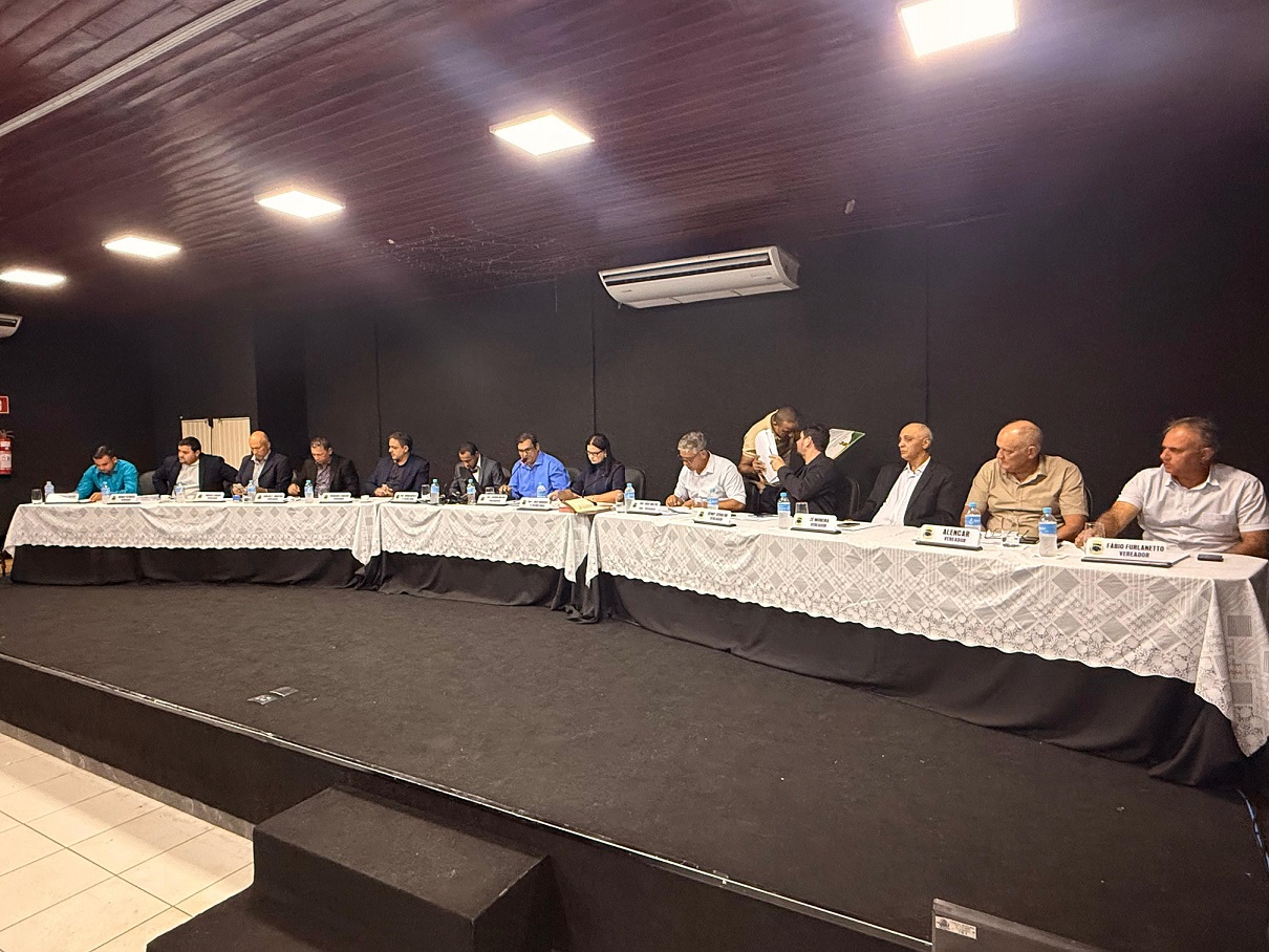 Segurança, educação e abastecimento de água dominam pauta da última sessão da Câmara de Colíder