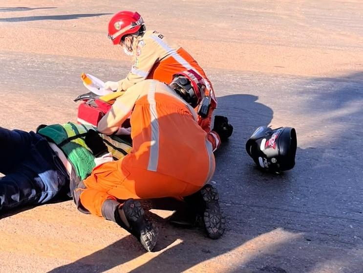 Motociclista sofre ferimentos em colisão com automóvel em Cáceres