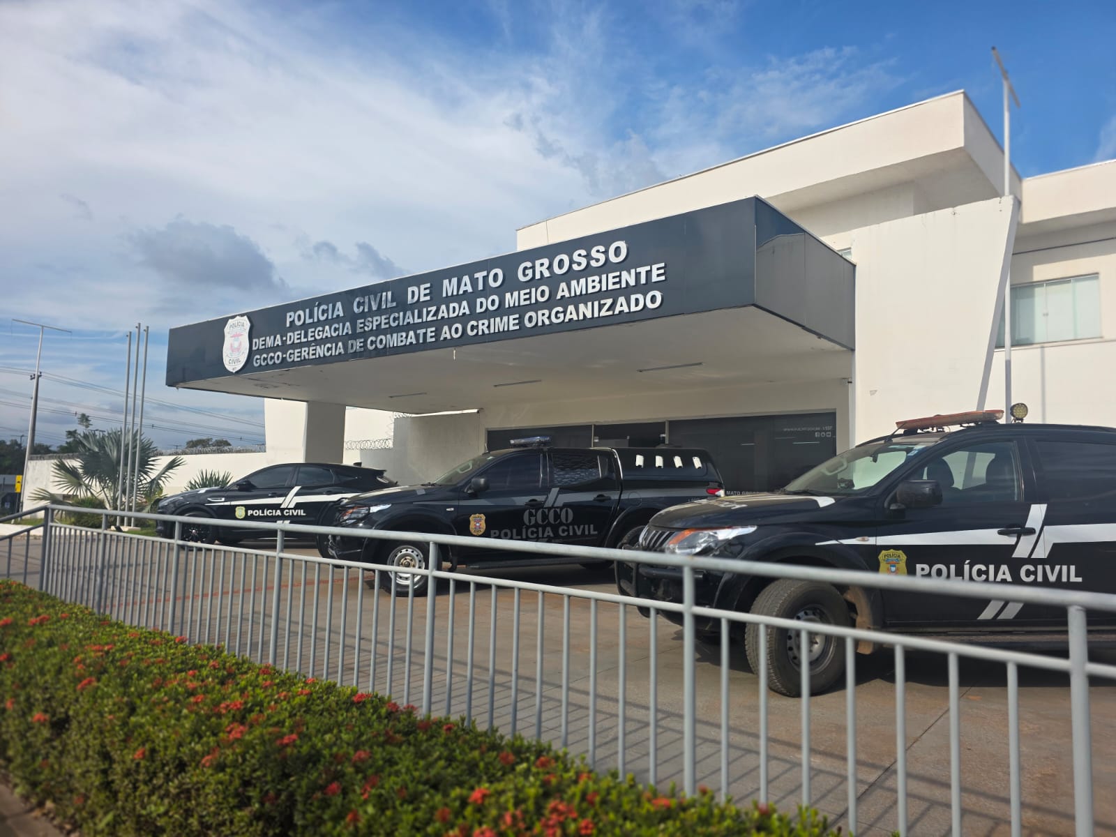 Polícia Civil cumpre mandados contra suspeito de coagir delegado em Cuiabá