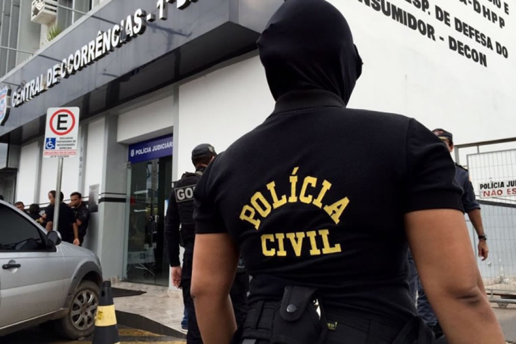 Foragido por latrocínio é preso em ônibus durante ação da Polícia Civil