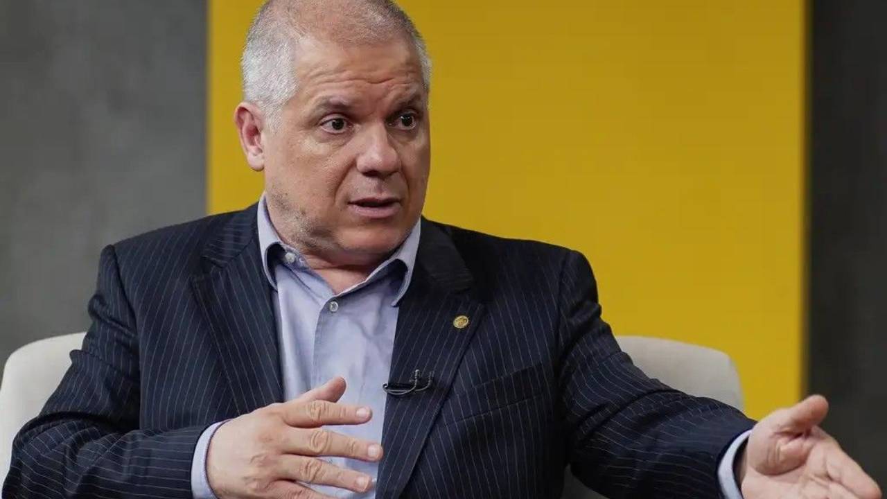 Ex-titular do INSS no governo Lula recebia propina mensal de R$250 mil, acusa PF