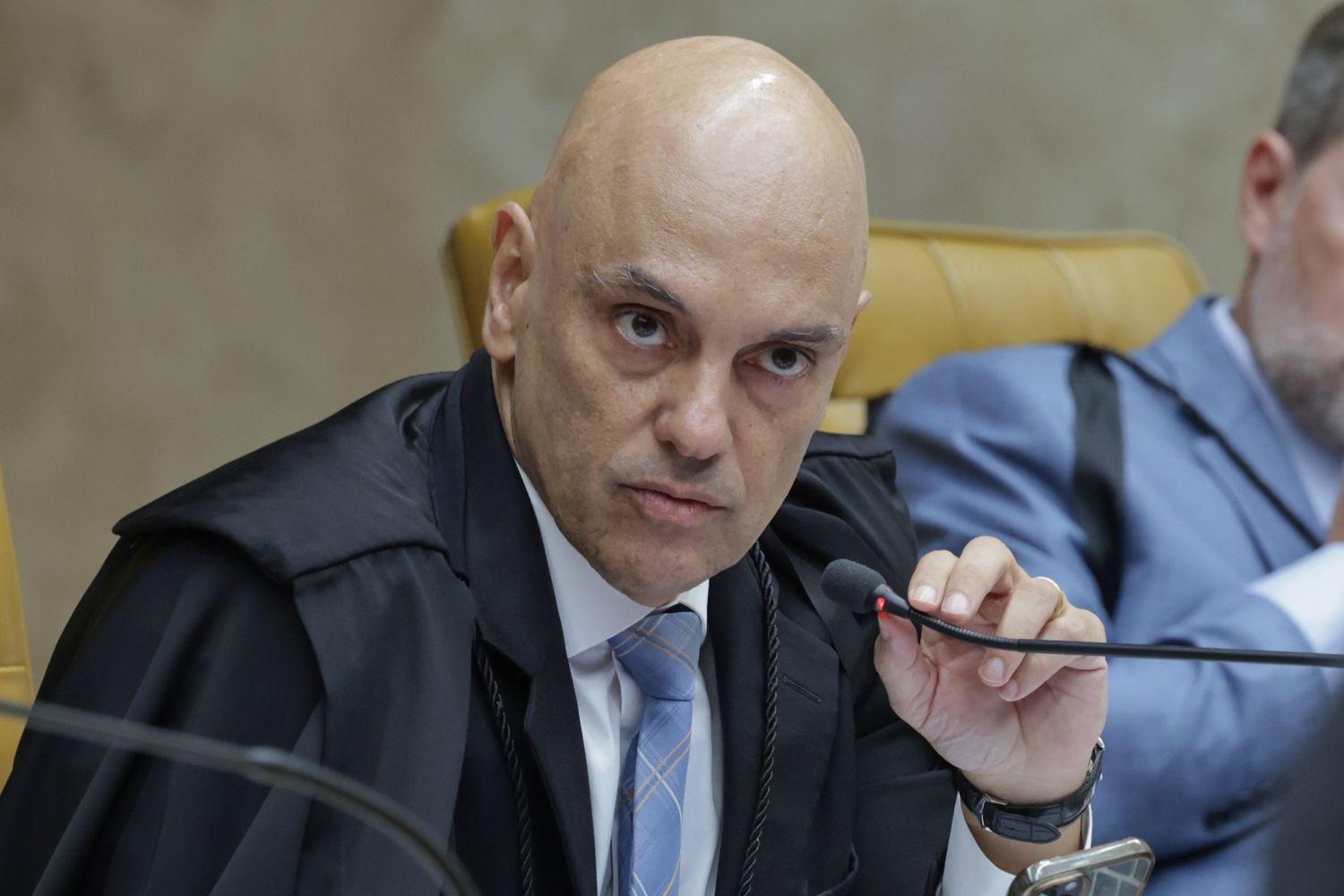 Oposição amplia ofensiva e protocola pedido de impeachment contra Moraes