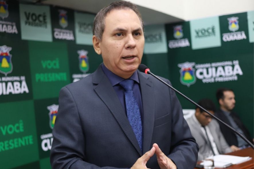 Após conversa com Abílio, Dilemário recoloca nome na disputa pela presidência da Câmara