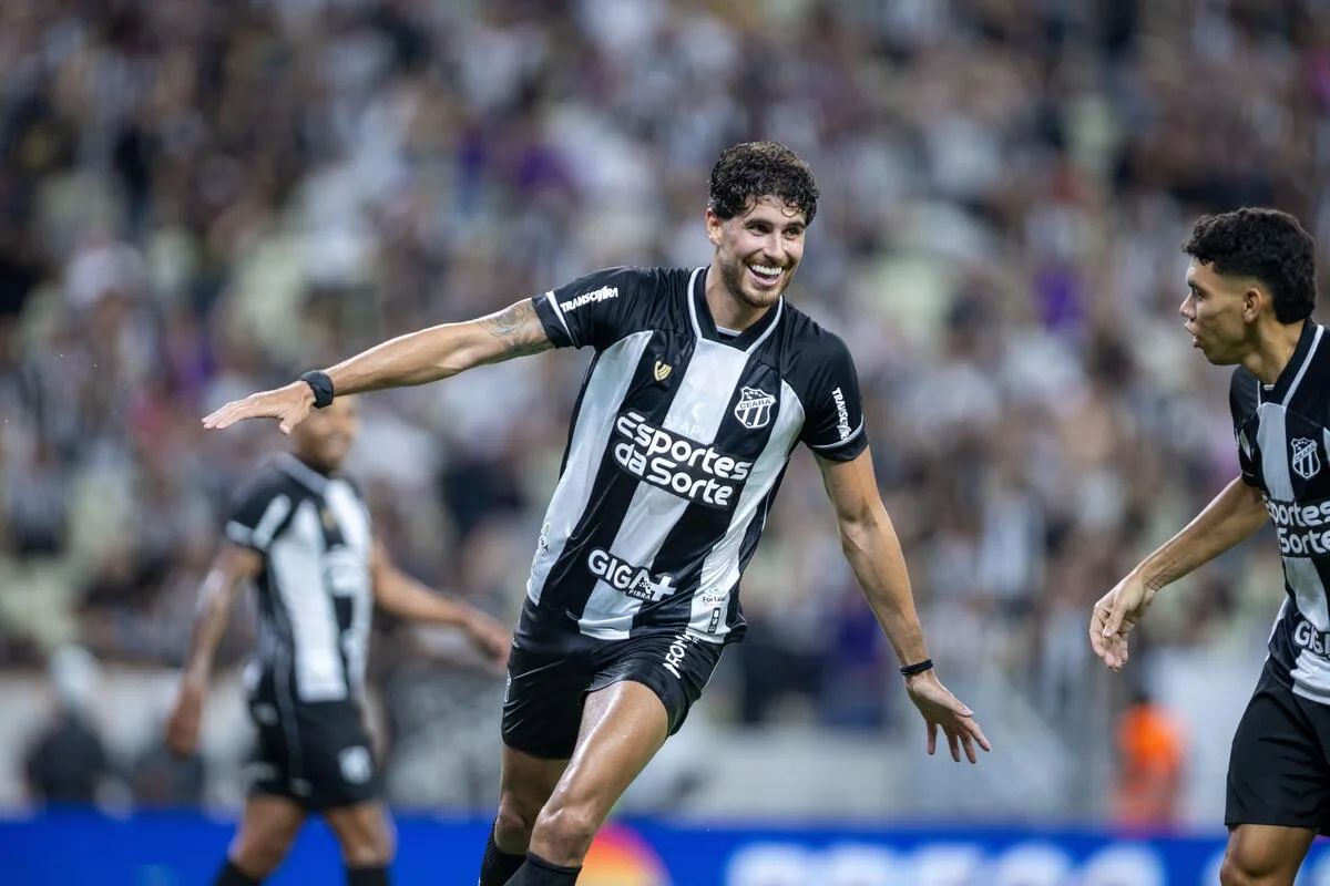 Internacional inicia negociações com Corinthians para reforçar ataque