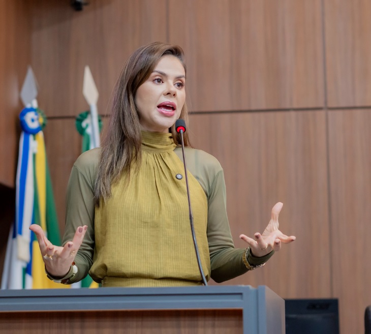 Michelly confirma saída da base de Abilio e se declara independente