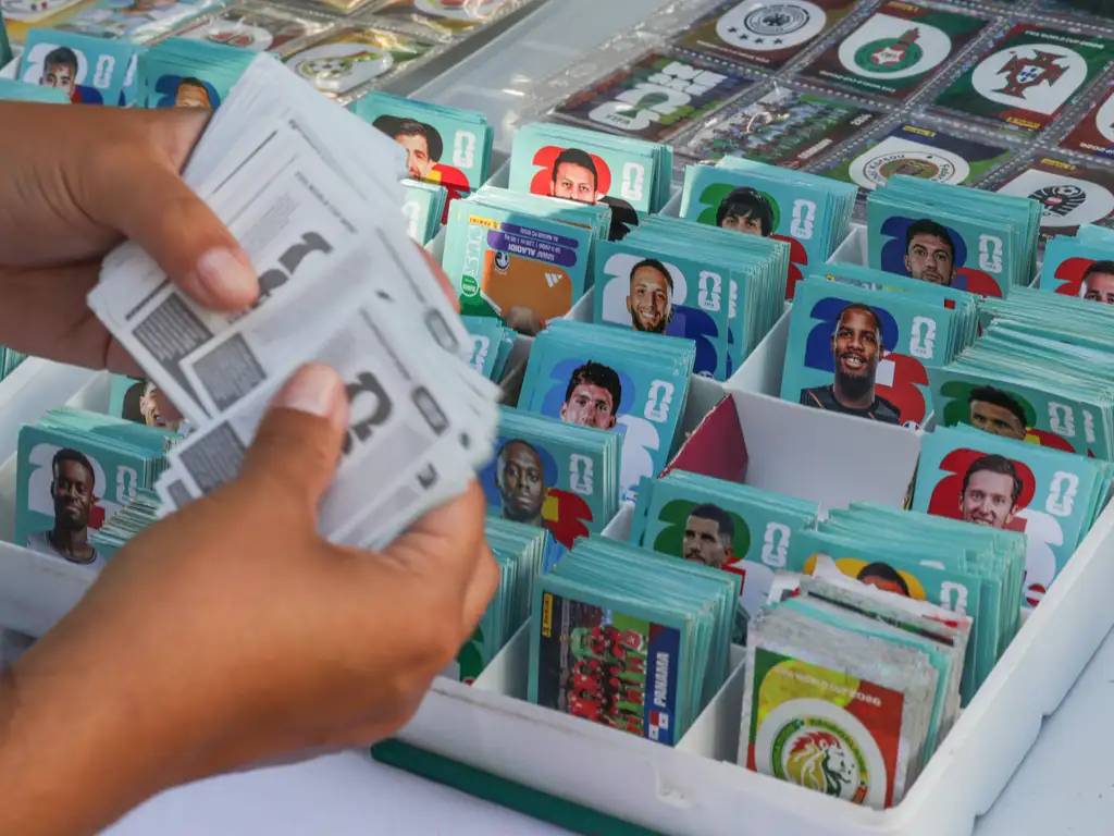 Vendas de livros e papelaria crescem 15,2% impulsionadas por álbuns da Copa